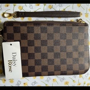 NWT Daisy Rose luxury inspired wristlet